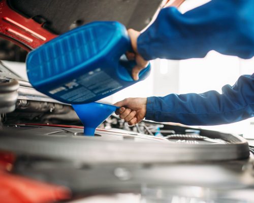 campac-technician-change-oil-in-the-car-engine-2021-04-02-20-16-22-utc
